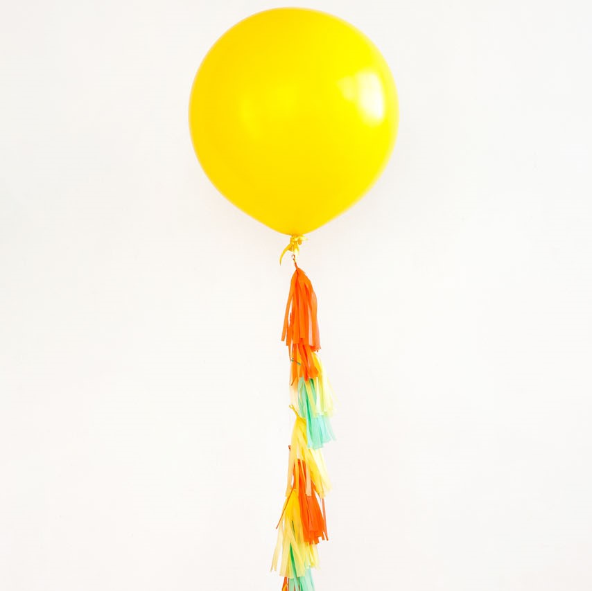 Воздушный Шар 90 см с тассел гирляндой купить в интернет магазине гелиевых шаров и товаров для праздника Fiesta. Цвет шара и гирлянды - по Вашему желанию. Подготовим заказ за 30 минут! Доставка круглосуточно! Более 2000 видов воздушных шаров!